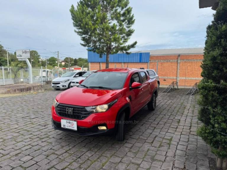 FIAT - STRADA - 2020/2021 - Vermelha - R$ 88.000,00