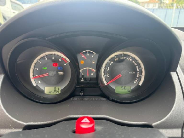 FORD - FIESTA - 2011/2012 - Vermelha - R$ 33.000,00