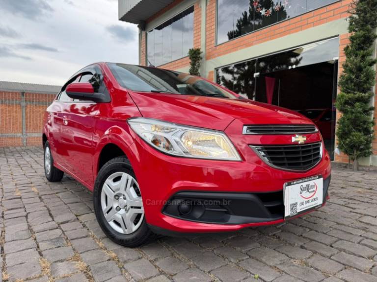 CHEVROLET - PRISMA - 2013/2013 - Vermelha - R$ 41.000,00