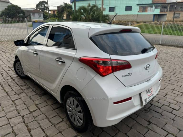 HYUNDAI - HB20 - 2016/2017 - Branca - R$ 52.000,00