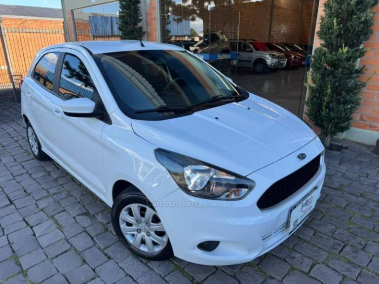 FORD - KA - 2016/2017 - Branca - R$ 40.000,00