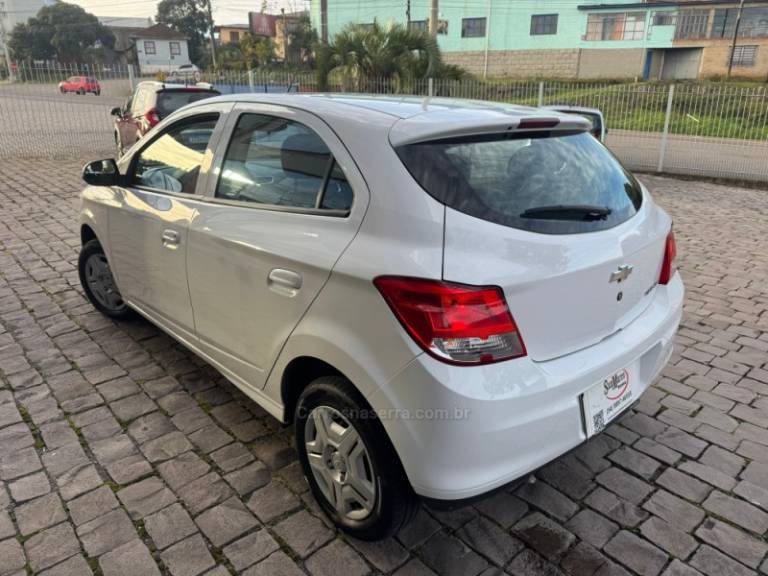 CHEVROLET - ONIX - 2013/2013 - Branca - R$ 41.000,00