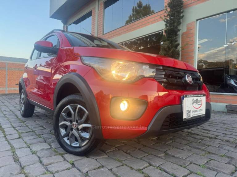 FIAT - MOBI - 2016/2017 - Vermelha - R$ 45.000,00
