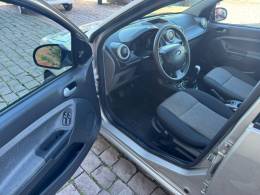 FORD - FIESTA - 2013/2014 - Prata - R$ 38.000,00