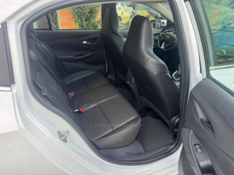 CHEVROLET - ONIX - 2024/2025 - Branca - R$ 103.000,00