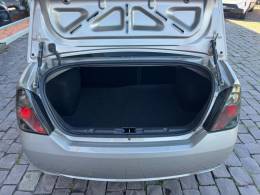 FORD - FIESTA - 2013/2014 - Prata - R$ 38.000,00