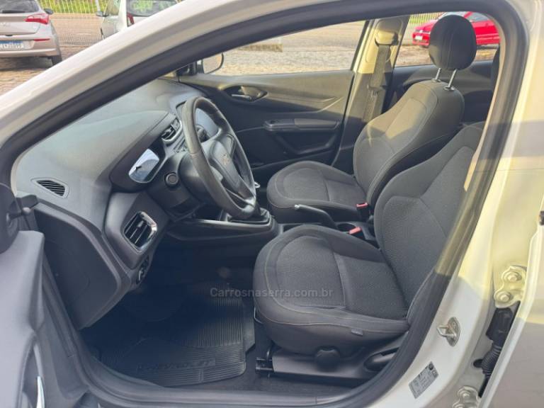 CHEVROLET - ONIX - 2013/2013 - Branca - R$ 41.000,00