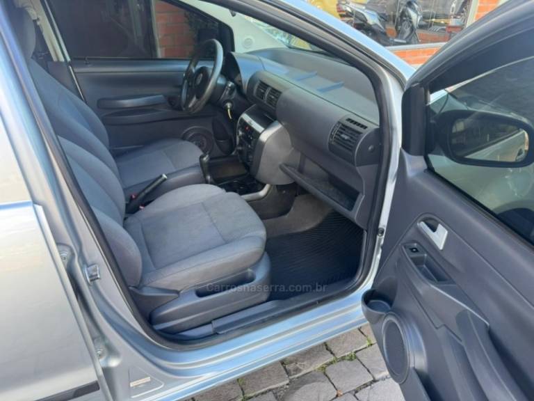 VOLKSWAGEN - FOX - 2008/2009 - Prata - R$ 26.000,00