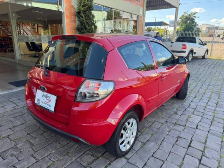 FORD - KA - 2012/2013 - Vermelha - R$ 31.000,00