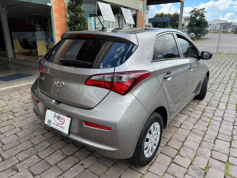 HYUNDAI - HB20 - 2018/2019 - Prata - R$ 54.000,00