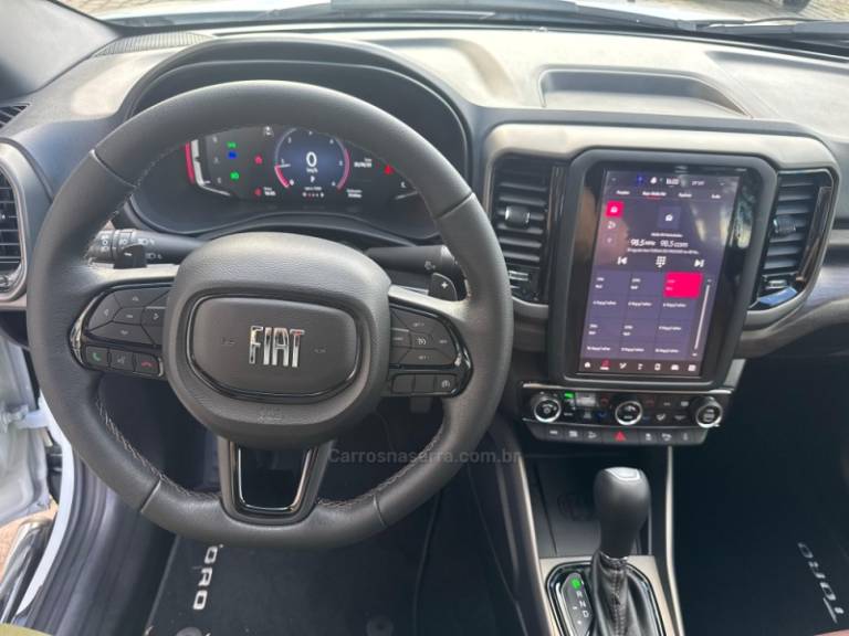 FIAT - TORO - 2024/2024 - Branca - R$ 175.000,00