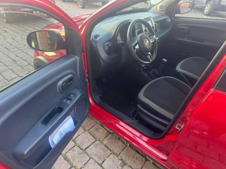 FIAT - MOBI - 2016/2017 - Vermelha - R$ 45.000,00