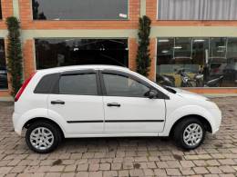 FORD - FIESTA - 2008/2009 - Branca - R$ 23.000,00