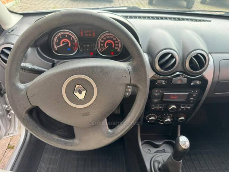 RENAULT - SANDERO - 2013/2014 - Prata - R$ 34.000,00