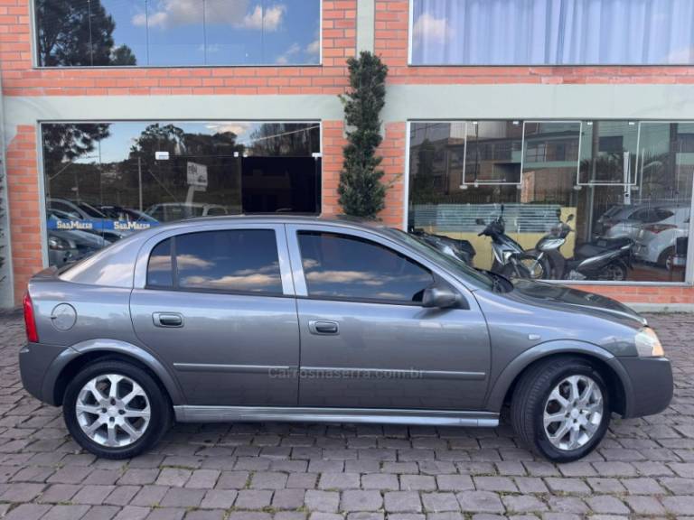 CHEVROLET - ASTRA - 2009/2010 - Cinza - R$ 37.000,00