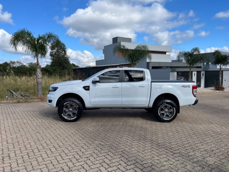 FORD - RANGER - 2018/2018 - Branca - R$ 141.000,00