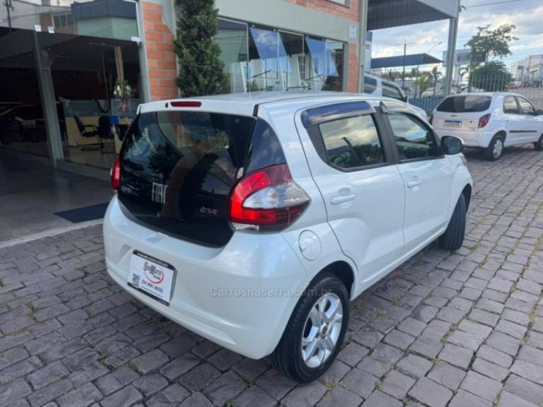 FIAT - MOBI - 2017/2018 - Branca - R$ 46.000,00