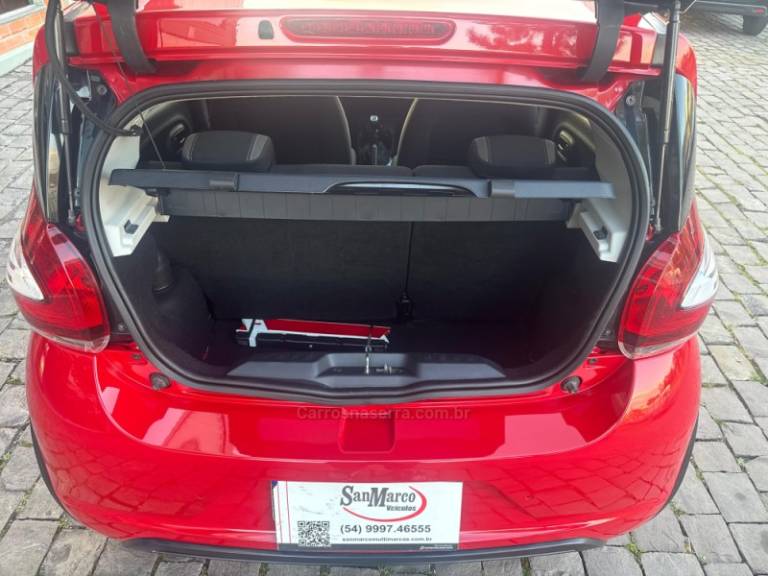 FIAT - MOBI - 2016/2017 - Vermelha - R$ 45.000,00