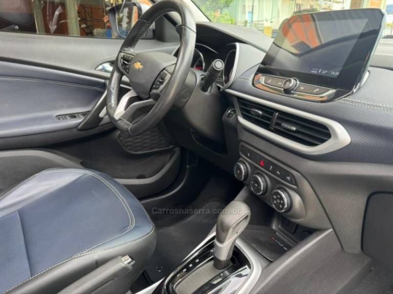 CHEVROLET - TRACKER - 2022/2023 - Prata - R$ 110.000,00