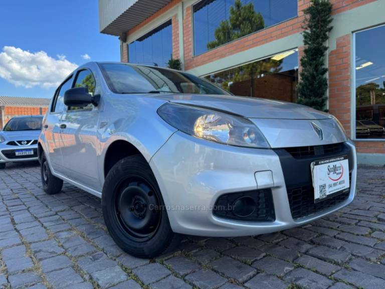 RENAULT - SANDERO - 2013/2014 - Prata - R$ 32.000,00