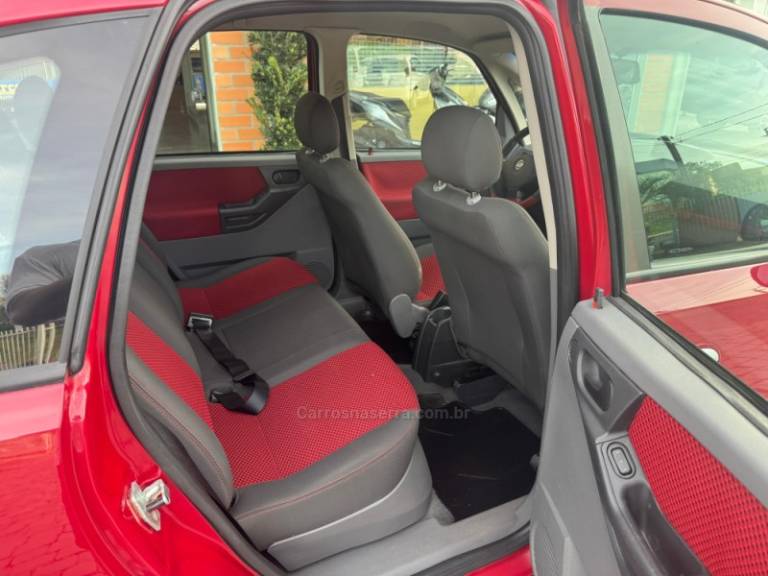 CHEVROLET - MERIVA - 2007/2008 - Vermelha - R$ 33.000,00