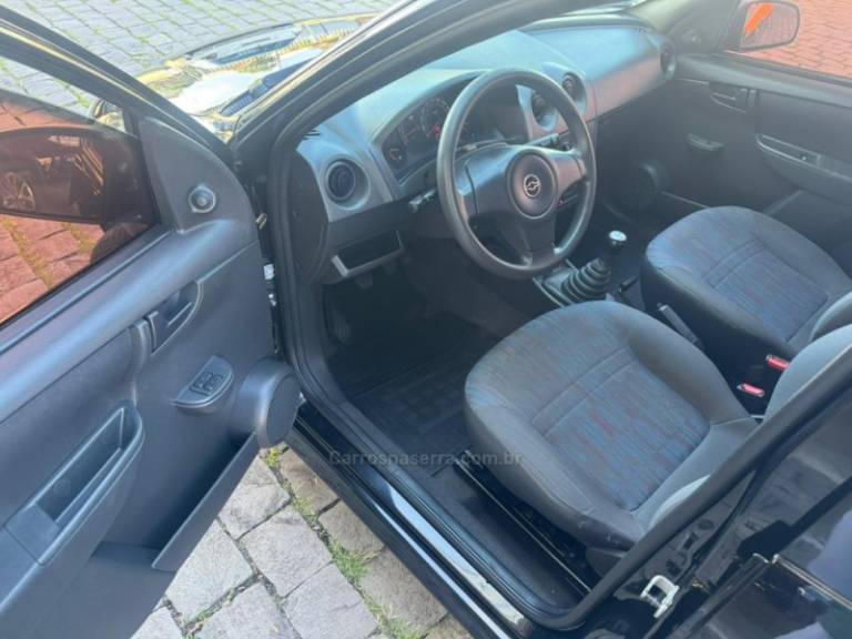 CHEVROLET - CELTA - 2009/2010 - Preta - R$ 27.000,00