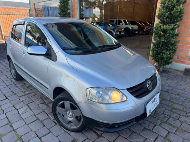 VOLKSWAGEN - FOX - 2008/2009 - Prata - R$ 26.000,00