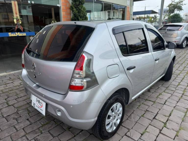 RENAULT - SANDERO - 2013/2014 - Prata - R$ 34.000,00