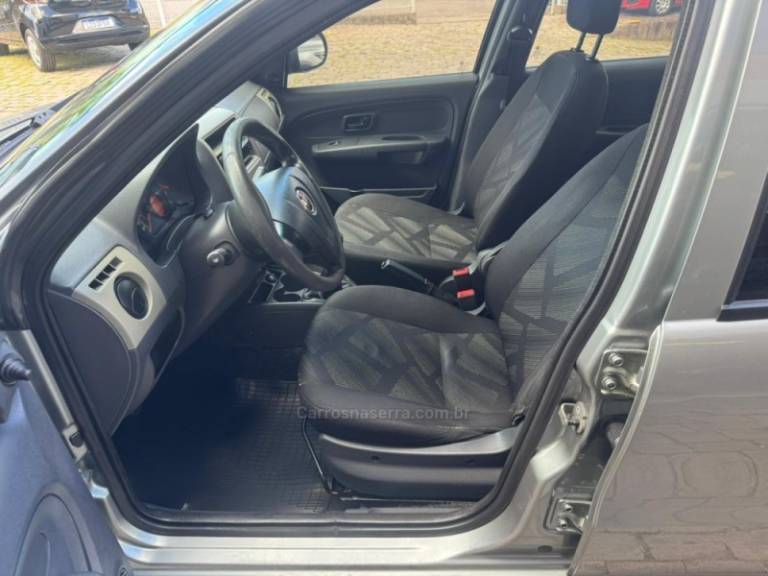 FIAT - PALIO - 2015/2015 - Cinza - R$ 35.000,00