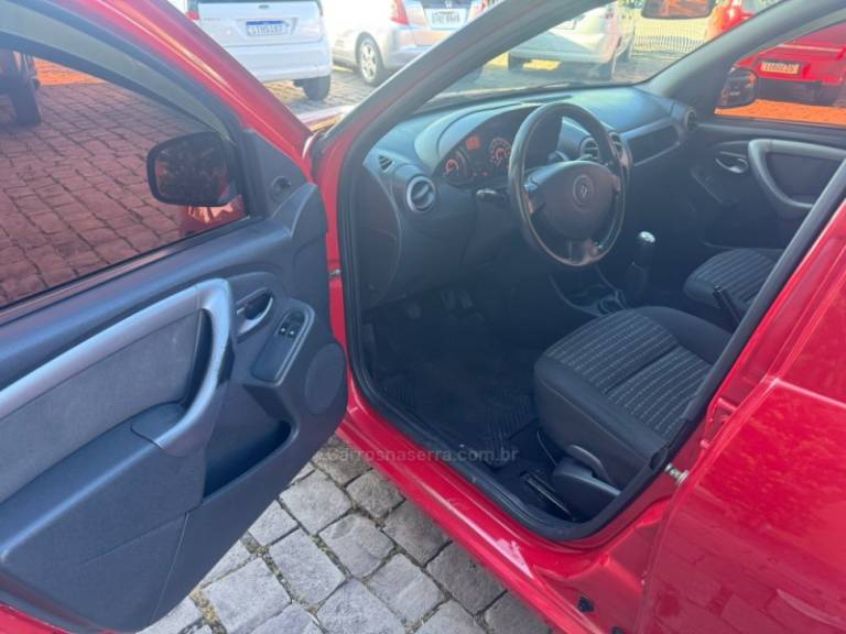 RENAULT - SANDERO - 2011/2012 - Vermelha - R$ 30.000,00