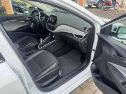 CHEVROLET - ONIX - 2024/2025 - Branca - R$ 103.000,00