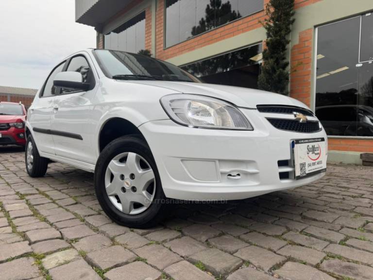 CHEVROLET - CELTA - 2014/2015 - Branca - R$ 35.000,00