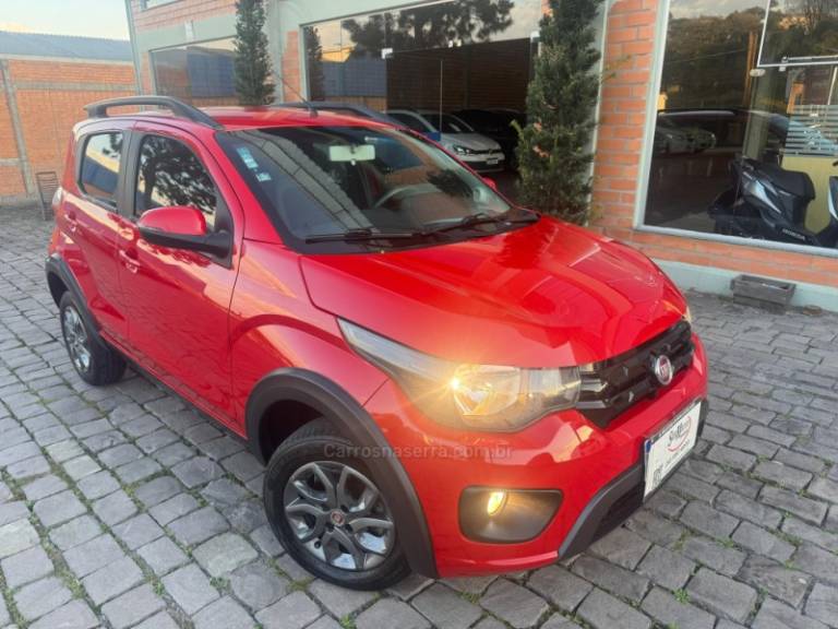FIAT - MOBI - 2016/2017 - Vermelha - R$ 45.000,00