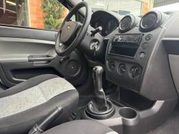 FORD - FIESTA - 2008/2009 - Branca - R$ 23.000,00