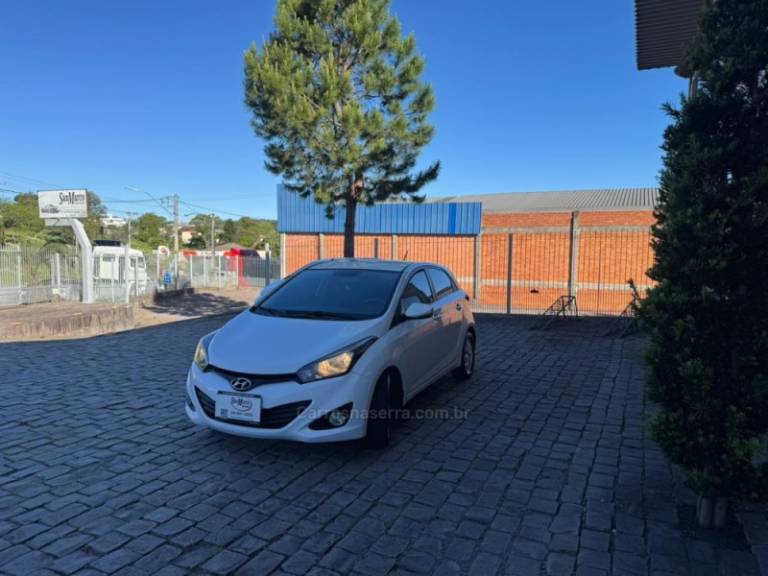 HYUNDAI - HB20 - 2013/2014 - Branca - Sob Consulta