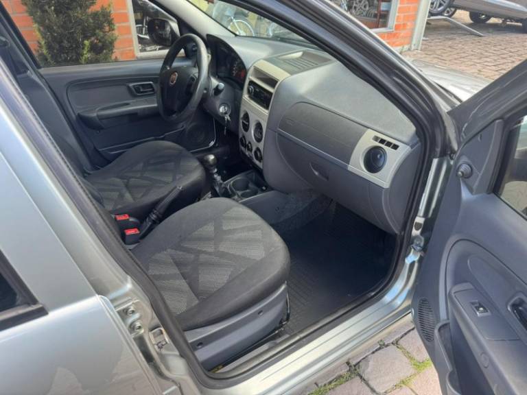 FIAT - PALIO - 2015/2015 - Cinza - R$ 35.000,00