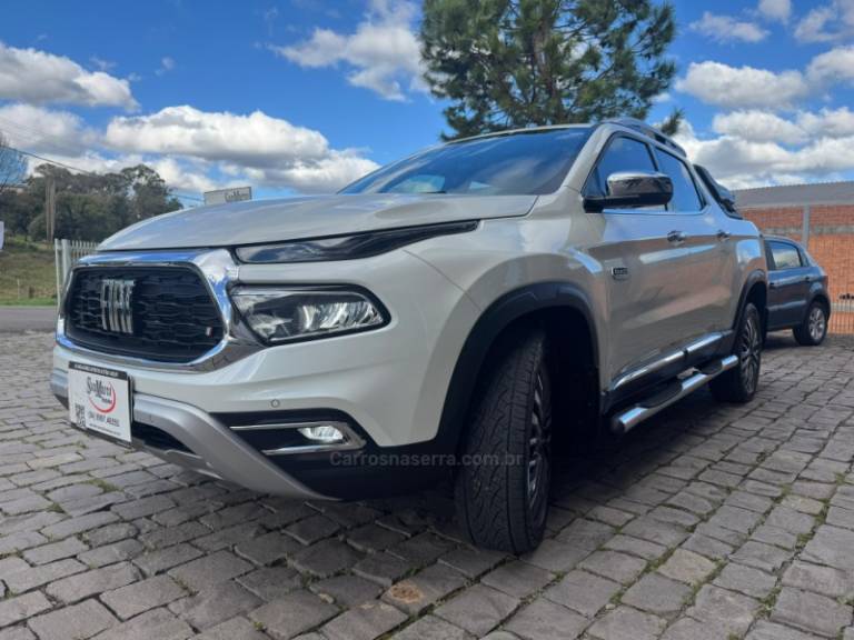 FIAT - TORO - 2024/2024 - Branca - R$ 175.000,00