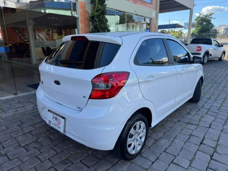 FORD - KA - 2016/2017 - Branca - R$ 40.000,00