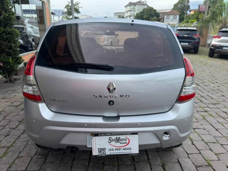 RENAULT - SANDERO - 2013/2014 - Prata - R$ 34.000,00