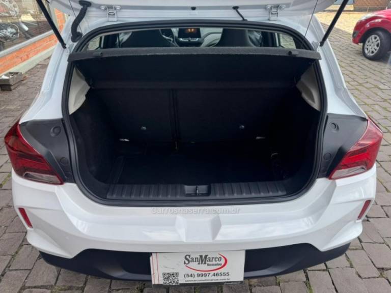 CHEVROLET - ONIX - 2024/2025 - Branca - R$ 103.000,00