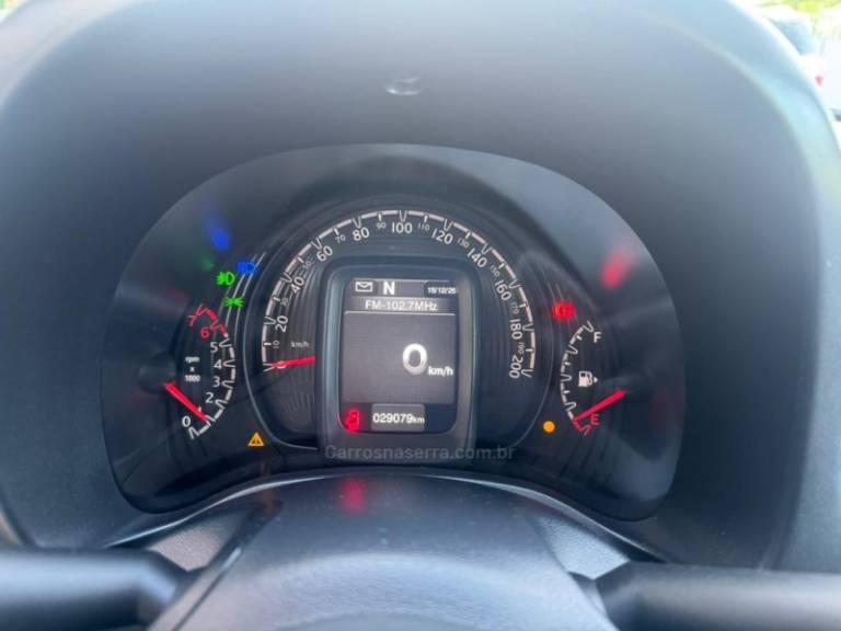 FIAT - MOBI - 2017/2018 - Branca - R$ 46.000,00