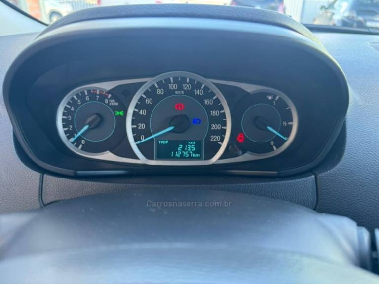 FORD - KA - 2016/2017 - Branca - R$ 40.000,00
