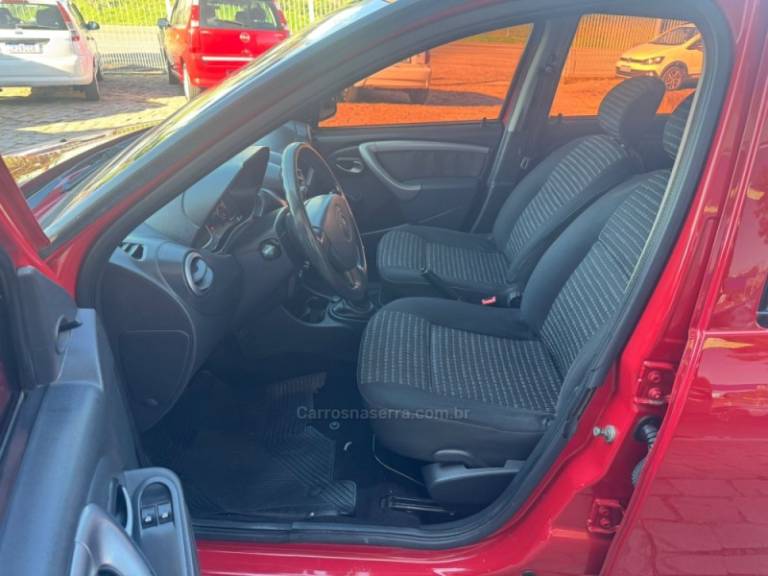 RENAULT - SANDERO - 2011/2012 - Vermelha - R$ 30.000,00