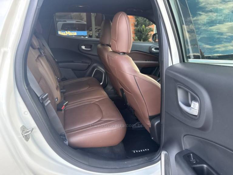 FIAT - TORO - 2024/2024 - Branca - R$ 175.000,00