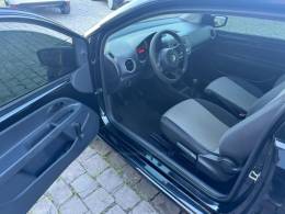 VOLKSWAGEN - UP - 2014/2015 - Preta - R$ 36.000,00