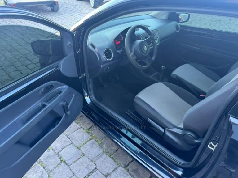 VOLKSWAGEN - UP - 2014/2015 - Preta - R$ 36.000,00