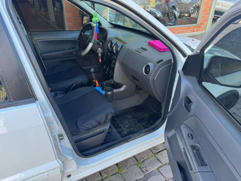 FORD - ECOSPORT - 2003/2004 - Branca - R$ 28.000,00