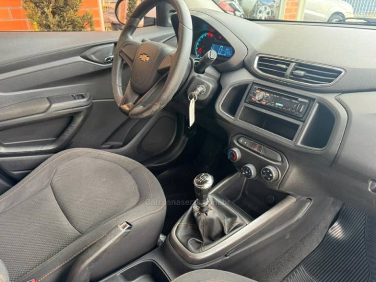 CHEVROLET - ONIX - 2013/2013 - Branca - R$ 40.000,00