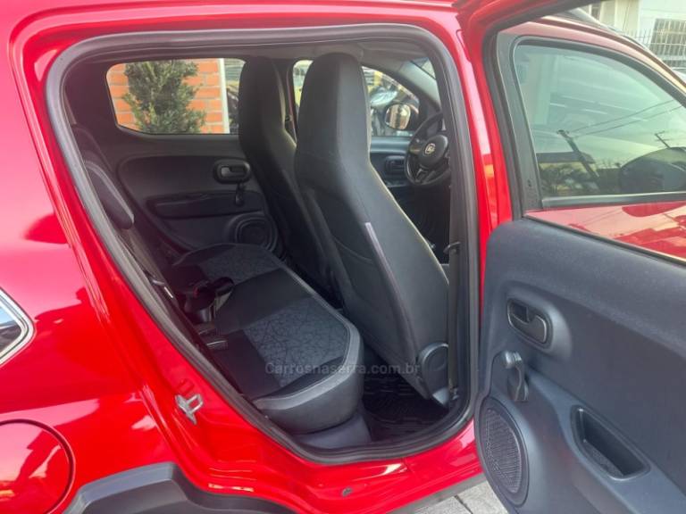 FIAT - MOBI - 2016/2017 - Vermelha - R$ 45.000,00