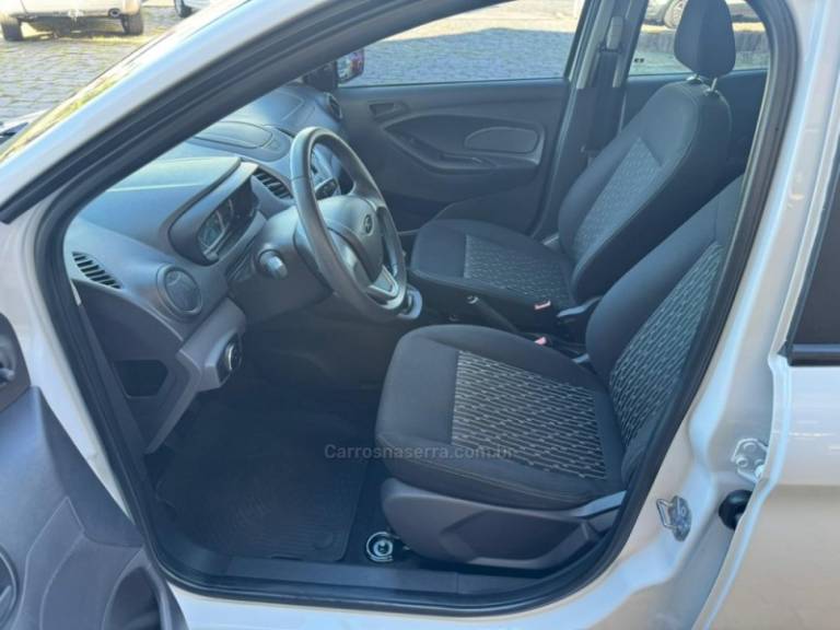 FORD - KA - 2016/2017 - Branca - R$ 40.000,00